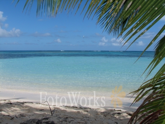 Turquoise waters on the Islet Caret