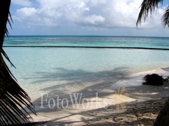 Turquoise waters on the Islet Caret