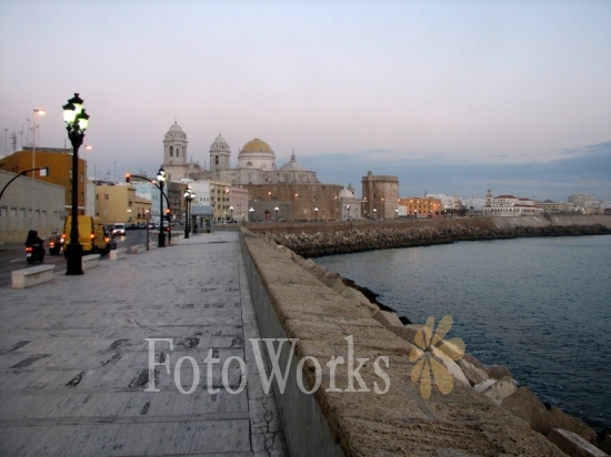 Promenade de Cadiz au crépuscule